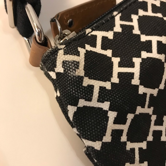 ✨HP✨Tommy Hilfiger Adjustable Crossbody Purse - Picture 11 of 11
